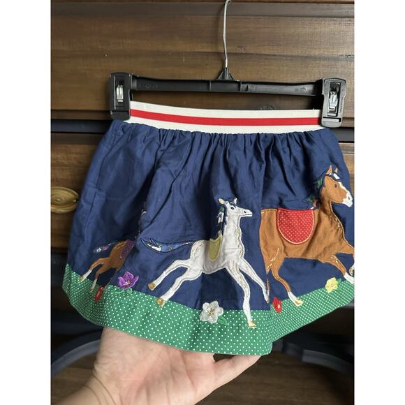 EUC MINI BODEN Kids' Horse Applique Skirt In College Navy Horse Sz 4-5 - Picture 2 of 7